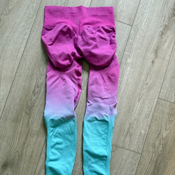 Miracle Seamless Legging in Candy Floss - Picture 3 of 3